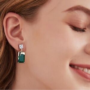 NEW Elegant Solitaire Cubic Zirconia Green Earrings